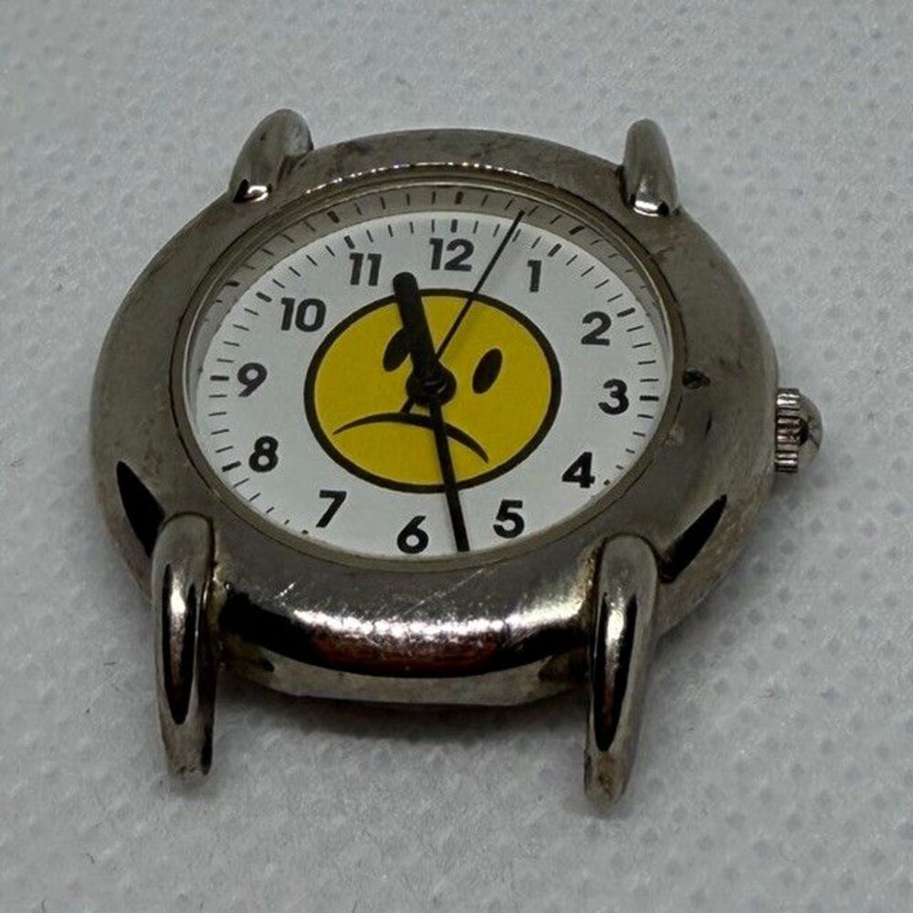 Milan MLN1055 Quartz Analog Emoji Dial Silver Tone Round Metal Wristwatch